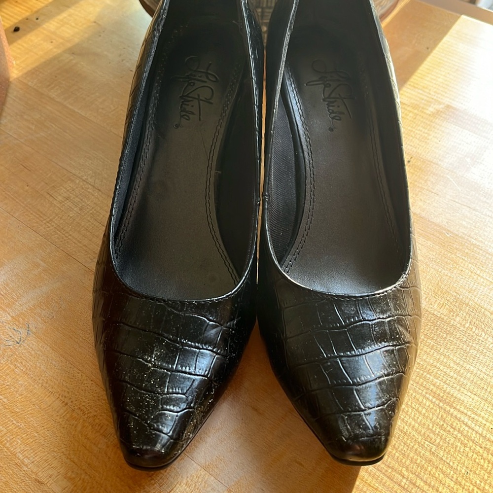 Life Stride EUC SZ 7.5 Heels 3” Croc Embossed Rubber Non Slip Cushion Insoles
